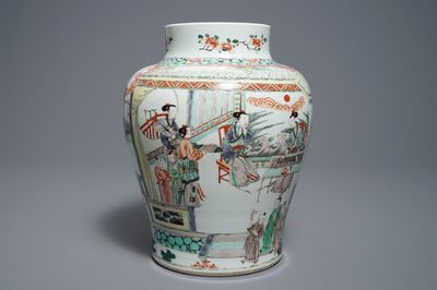 Een Chinese famille verte Kangxi-stijl vaas, 19/20e eeuw