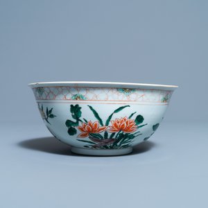 Een Chinese famille verte kom met bloemen en fruit, Kangxi — foto 3