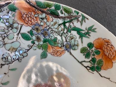 Een Chinese famille verte kom met twee eksters bij prunusbloesems, Kangxi — foto 6