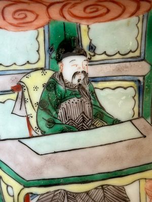 Een Chinese famille verte kom met verhalend decor, 19e eeuw — foto 12
