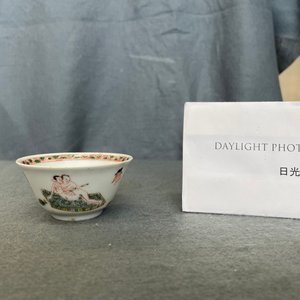 Een Chinese famille verte kop en schotel met erotisch decor, Kangxi — foto 16