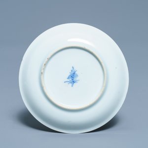 Een Chinese famille verte kop en schotel met erotisch decor, Kangxi — foto 3