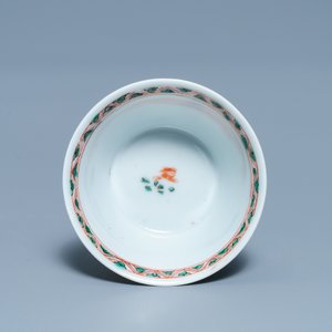 Een Chinese famille verte kop en schotel met erotisch decor, Kangxi — foto 8