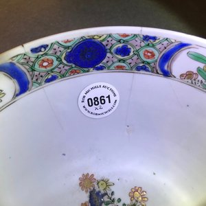 Een Chinese famille verte landschapskom en een plaquette met spelende jongens, Kangxi — foto 13