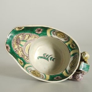 Een Chinese famille verte libation cup, Kangxi — foto 12