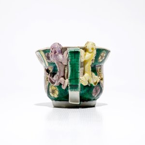 Een Chinese famille verte libation cup, Kangxi — foto 4