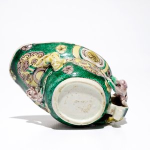 Een Chinese famille verte libation cup, Kangxi — foto 6