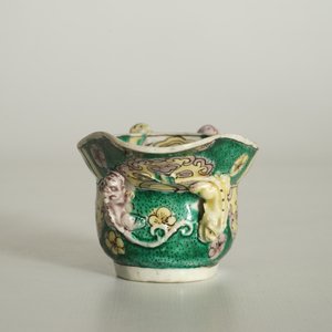 Een Chinese famille verte libation cup, Kangxi — foto 9