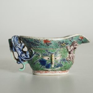 Een Chinese famille verte libation cup, Kangxi — foto 11