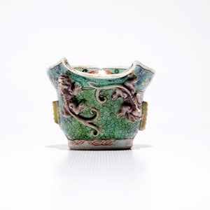 Een Chinese famille verte libation cup, Kangxi — foto 2