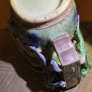 Een Chinese famille verte libation cup met draken, Kangxi — foto 18