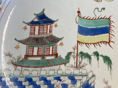 Een Chinese famille verte 'pagode' schotel, Kangxi — foto 2