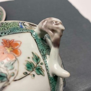 Een Chinese famille verte papkom met deksel, Kangxi — foto 22