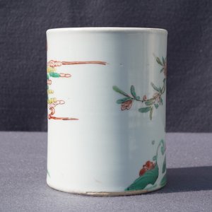 Een Chinese famille verte penselenpot met een karper, Kangxi — foto 8