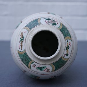 Een Chinese famille verte 'Romance of the Western chamber' gemberpot, Kangxi — foto 16