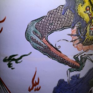 Een Chinese famille verte rouleau 'draak en feniks' vaas met inscriptie, Kangxi merk en periode — foto 23