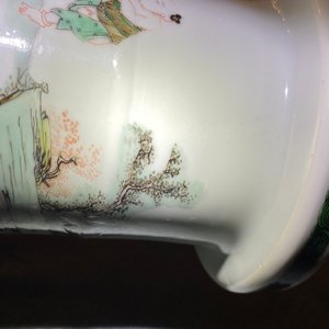 Een Chinese famille verte rouleau vaas met onsterfelijken, Kangxi — foto 17