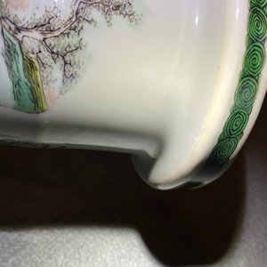 Een Chinese famille verte rouleau vaas met onsterfelijken, Kangxi — foto 20