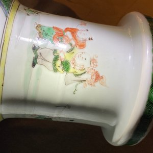 Een Chinese famille verte rouleau vaas met onsterfelijken, Kangxi — foto 17