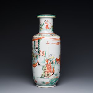 Een Chinese famille verte rouleau vaas met verhalend decor, 19e eeuw — foto 2