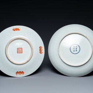 Een Chinese famille verte 'ruiter' schotel en een famille rose 'Shou' schotel, 19e eeuw — foto 2