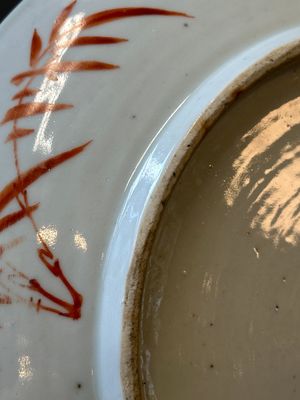 Een Chinese famille verte schotel, een famille rose bassin en een schotel, 19e eeuw — foto 16