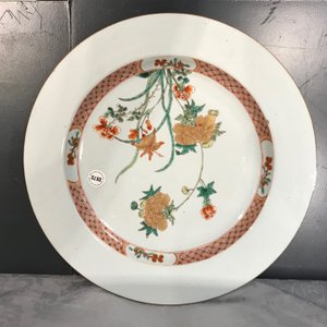 Een Chinese famille verte schotel met anhua decor van feniksen, Kangxi — foto 3
