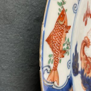Een Chinese famille verte schotel met een karper, paarden en boeddhistische leeuwen, Kangxi — foto 5