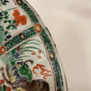 Een Chinese famille verte schotel met fabeldieren, Kangxi — foto 13