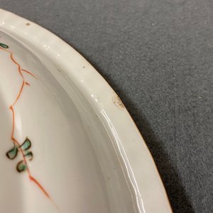 Een Chinese famille verte schotel met feniksen, Kangxi — foto 3