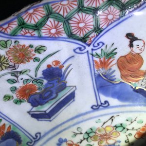 Een Chinese famille verte schotel met het wapen van Artois, Kangxi/Yongzheng — foto 15