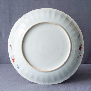 Een Chinese famille verte schotel met het wapen van Friesland, Kangxi/Yongzheng — foto 4
