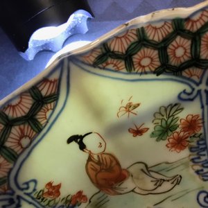 Een Chinese famille verte schotel met het wapen van Leuven, Kangxi/Yongzheng — foto 4