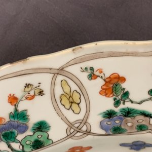 Een Chinese famille verte schotel met Johanneum merk, ex-coll. Augustus de Sterke, Kangxi — foto 10