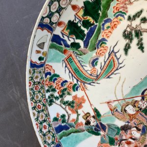 Een Chinese famille verte schotel met krijgers te paard, Kangxi — foto 16