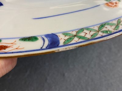 Een Chinese famille verte schotel met mandarijneenden in een lotusvijver, Kangxi — foto 10