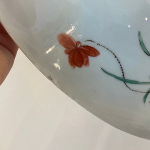 Een Chinese famille verte schotel met qilins en feniksen, Kangxi — foto 11