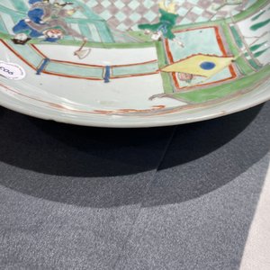 Een Chinese famille verte schotel met verhalend decor, Kangxi — foto 15