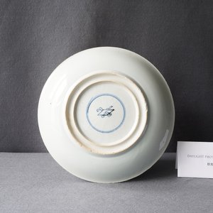 Een Chinese famille verte schotel met verhalend decor, Kangxi — foto 4