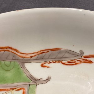 Een Chinese famille verte schotel met verhalend decor, Kangxi — foto 5
