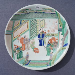 Een Chinese famille verte schotel met verhalend decor, Kangxi — foto 18