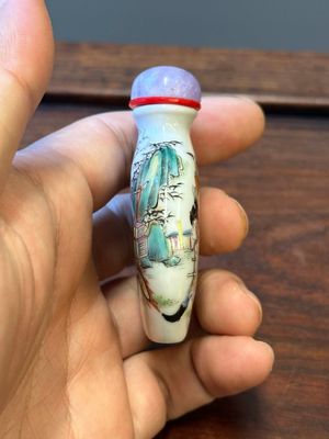 Een Chinese famille verte snuiffles met 'huwelijk van Zongkui's zus' decor, 19e eeuw — foto 2