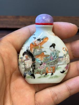 Een Chinese famille verte snuiffles met 'huwelijk van Zongkui's zus' decor, 19e eeuw — foto 3