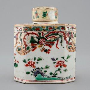 Een Chinese famille verte theebus met phoenixen, Kangxi — foto 1