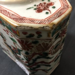 Een Chinese famille verte theebus met phoenixen, Kangxi — foto 4