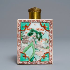 Een Chinese famille verte theebus met reliëfdecor, Kangxi — foto 3