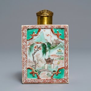 Een Chinese famille verte theebus met reliëfdecor, Kangxi — foto 5