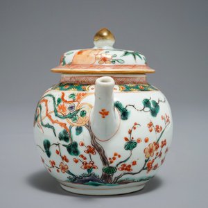 Een Chinese famille verte theepot met decor van een feniks, Kangxi — foto 2