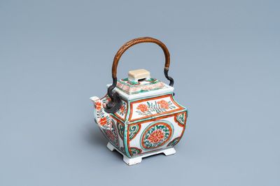 Een Chinese famille verte theepot met deksel, Kangxi