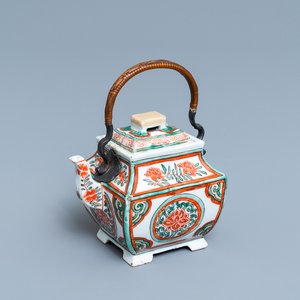 Een Chinese famille verte theepot met deksel, Kangxi — foto 1
